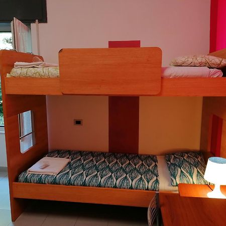 פראמורה Perla Del Levante Hostel חדר תמונה