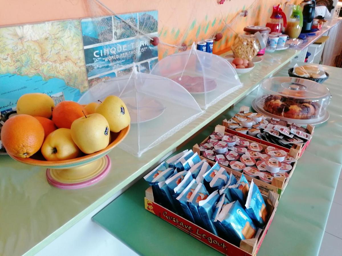 פראמורה Perla Del Levante Hostel מראה חיצוני תמונה